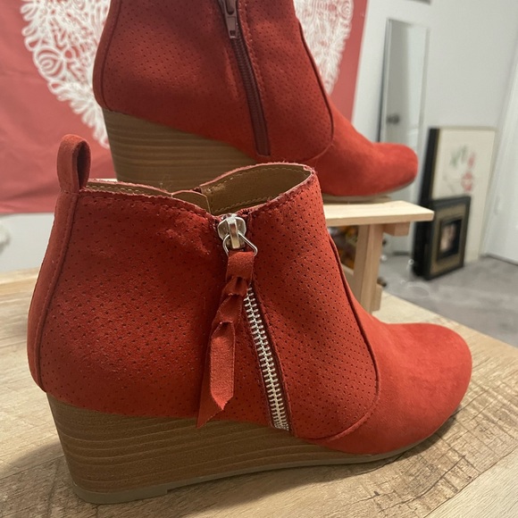 Bright red colored suede wedge booties by Dolce Vida size 8 - Picture 3 of 8